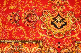 Oosters tapijt in rood en geel